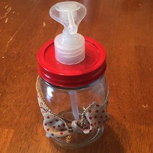 Polka dot soap pump❤️